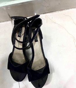 Trove Brand Black Heelss