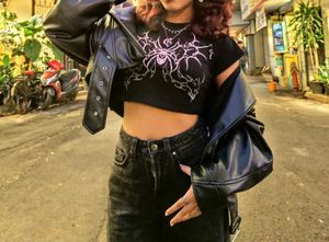 Black cybersygillism  Crop Top