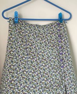 A-line skirt with slit