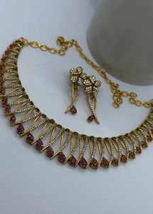 Stunning Necklace &amp; Earring Set
