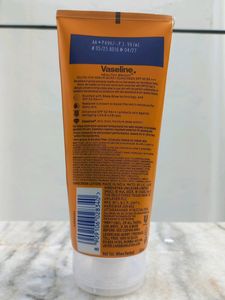 Vaseline Gluta-Hya Serum Sunscreen SPF 50