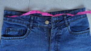 Trendy balloon jeans in dark blue color