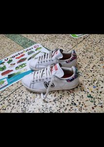 Rare vintage  White Adidas Sneakers with Flor