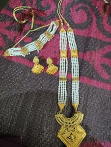 Exquisite Pearl and Gold Necklace Set