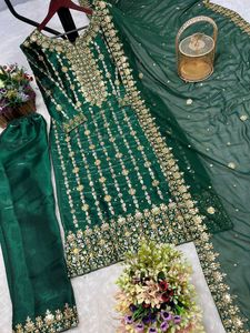 Elegant Emerald Green Embroidered Kurta Set
