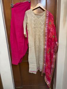 🆕Beige &amp; Pink Embroidered Kurta Set with Dupatta