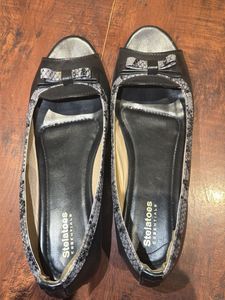 Chic Peep-Toe Flats with Bow Accent