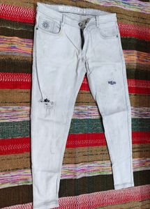 Light Wash Ripped Jeans