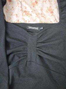 Size Is Large And Black In Colour . It's A Pretty Dress