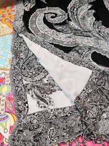 Elegant Black &amp; White Paisley Scarf