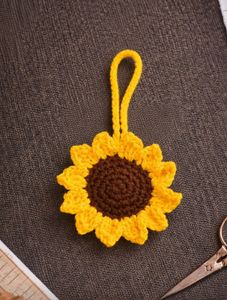 Sunflower crochet charm/ keychain  🌻