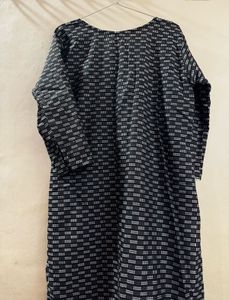 Stylish Black &amp; White Patterned Kurta