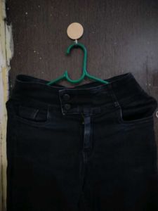 Black High-Waisted Skinny Jeans