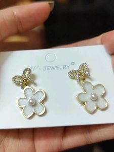 Korean Studded Beautiful Flower Earring