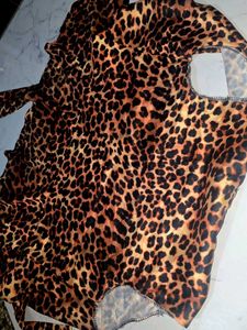 Leopard Print Tie-Front Crop Top 32-34