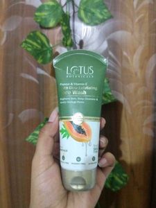 Lotus Botanicals Papaya Glow Face Wash