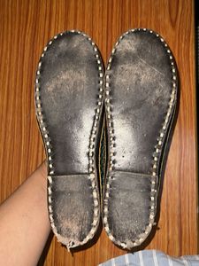 Pakistani dhaaga Embroidered Juttis