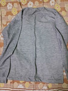 Gray Long Sleeve Sweatshirt With Muffler
