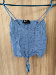 🏖️ Lulus blue tie-front crop top