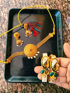 Golden color choker necklace with earrings