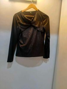 Black Twist Front Long Sleeve Top
