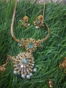 Elegant Gold Tone Necklace &amp; Earring Set