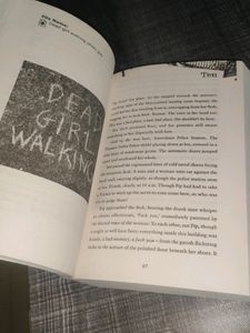 No.1 New York Times Bestselling Author Holly Jacks