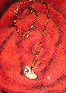 Pearl Shell Pendant Necklace