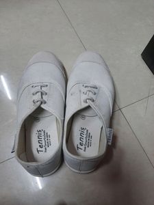 White Sports /p.t Shoes