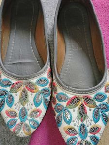 Embroidered Flat belly shoes for girls 💕