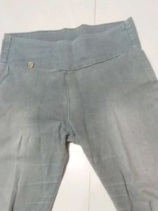 Stylish Women's Grey Denim Jeans