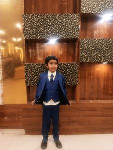 Royal Blue coat pent set. It's 5 piece set. Coat Pent Jacket Shirt And Tie. Fit In 4-6 Year Boy.