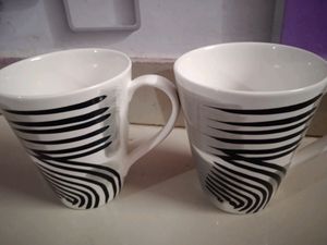 A PAIR OF MUGS WITH MOSAIC COLOUR EFFECT