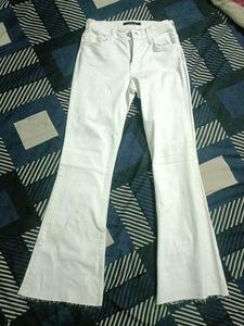 white flared jeans 26