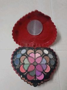 Vintage Heart-Shaped Makeup Palette