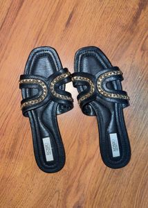 Stylish Black & Gold Chain Slides