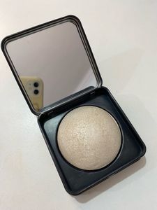 PAC baked highlighter shade- Ice cold