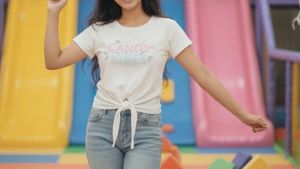 Candy Vibes Graphic Tee