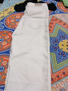 straight fit beige colour jeans