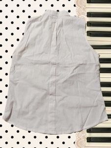 Chic Sleeveless Ruffled Blouse 🍧