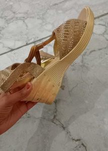Golden Sandel