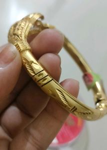 Brand new Exquisite Gold Bangle Bracelet