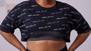 Believe Cropped Graphic T-Shirt