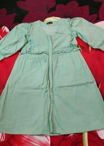 ballon sleeved dress