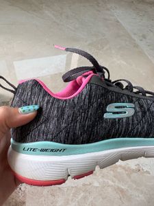 Original Skechers Lite-Weight Sneakers