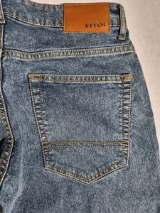 Trendy Woman Ketch Jeans