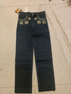 Y2K style denim with gorgeous star patch🌟