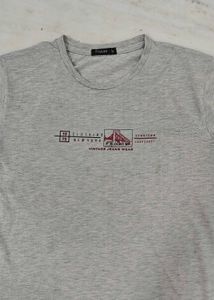 Gray Graphic T-Shirt - Vintage Jeans Wear