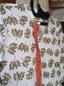 Elegant White Kurta with Leaf Print