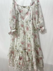 White Floral Tiered Puff-Sleeve Mini Dress 🌸